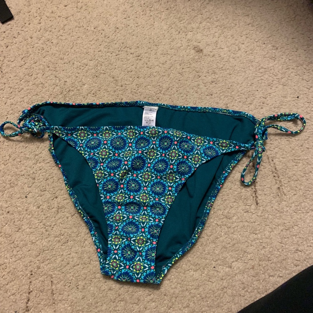 Women’s Old Navy swimsuit bottoms